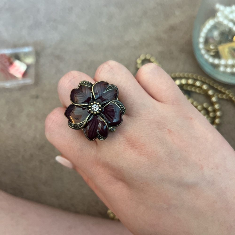 Elegant Purple Flower Ring